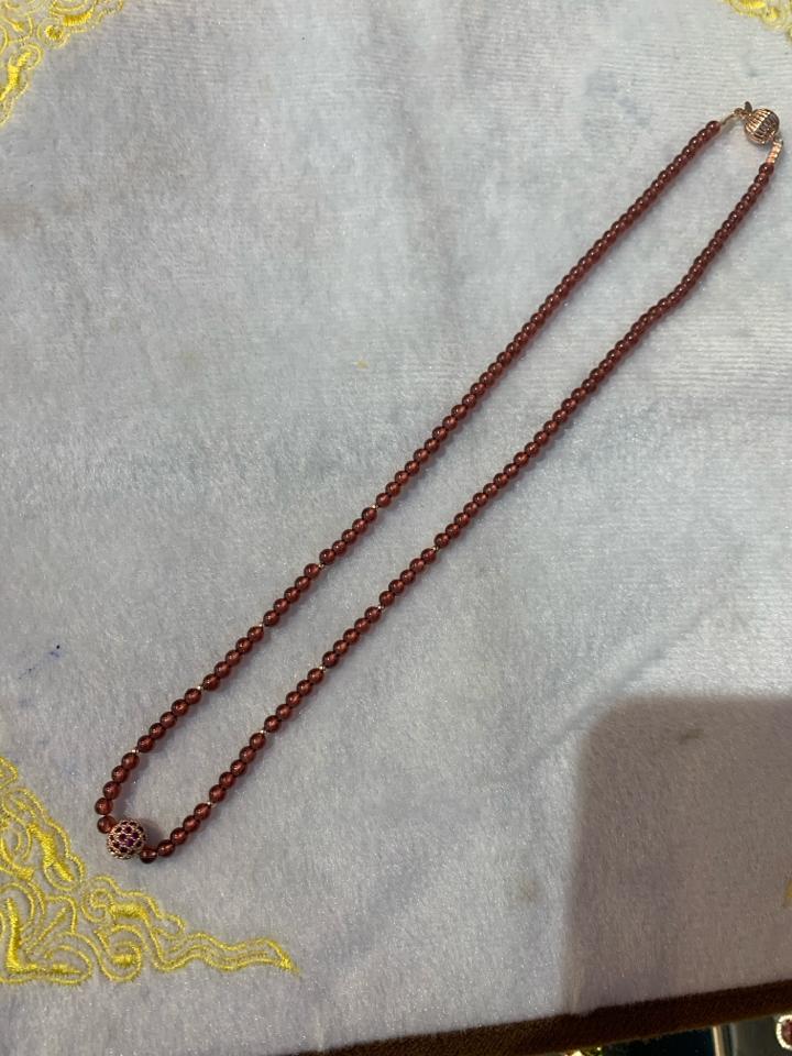 Chuỗi Garnet phối charm bi và khoá hồng -duoc-ban-tai-💎 T&T JEWELS 💎