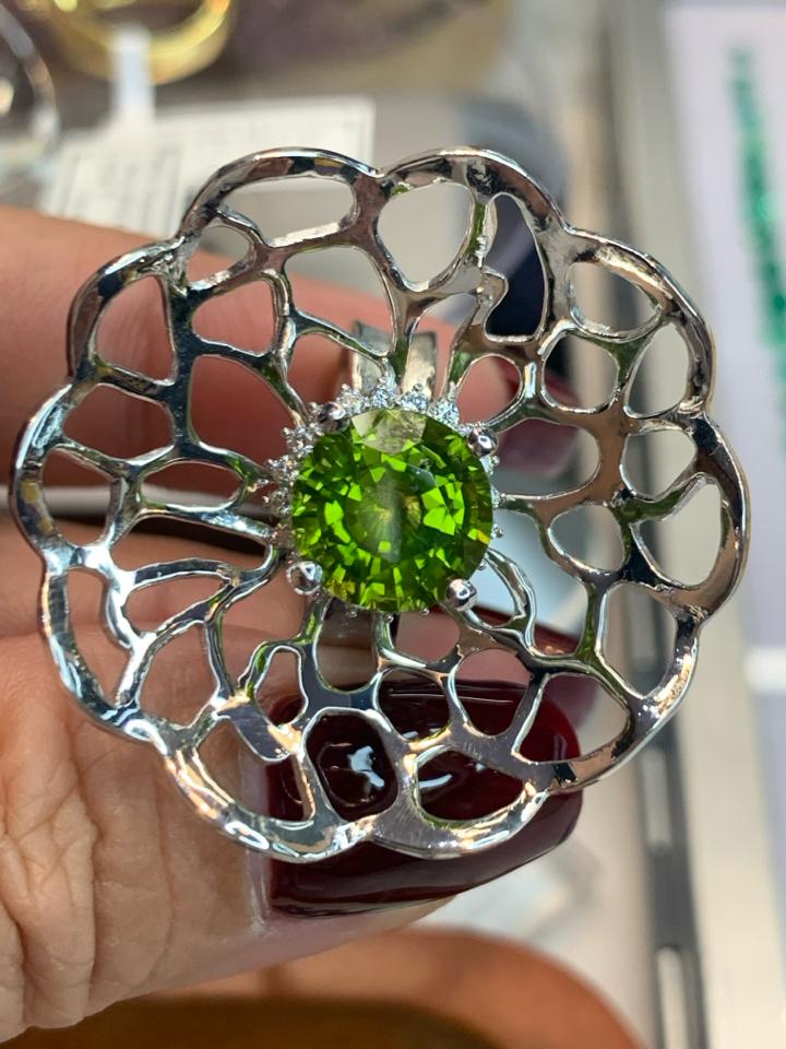 Nhẫn Peridot 10 li kiểu lá sen bạc 925 -duoc-ban-tai-T&T JEWELS 💍