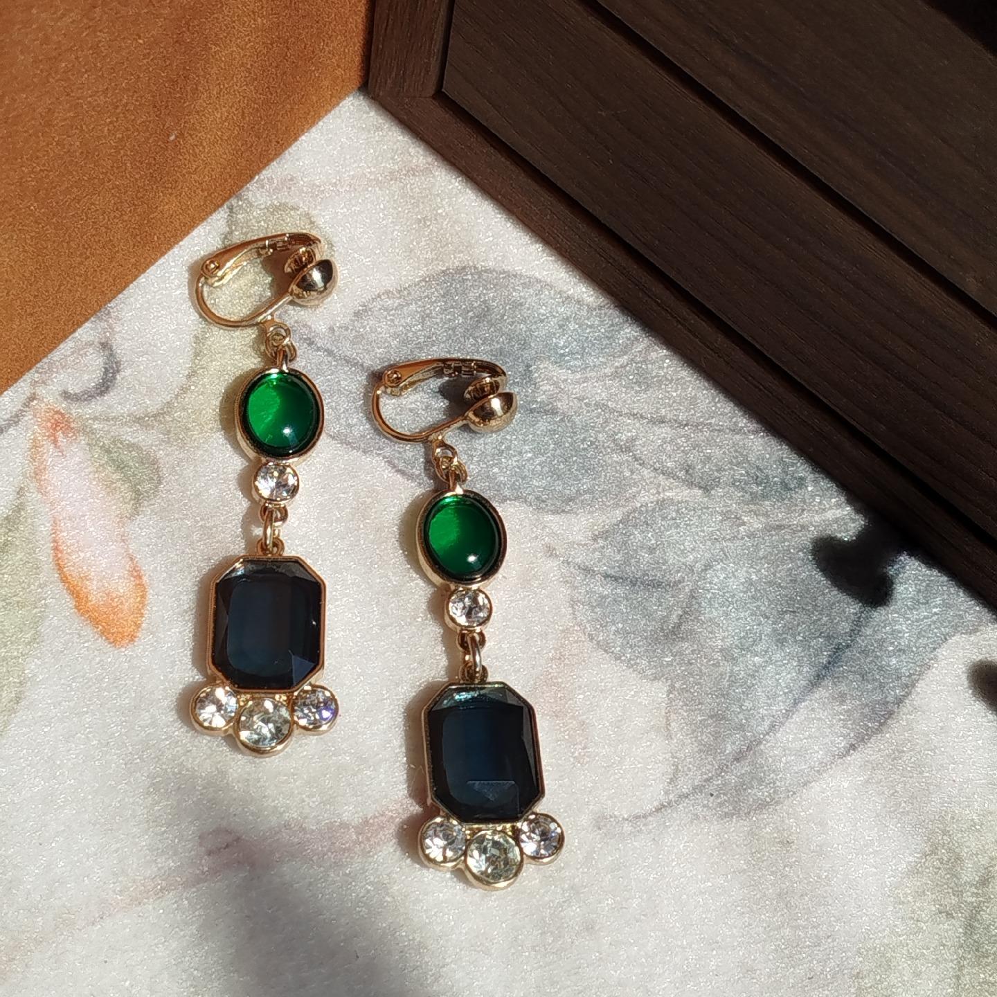 Bông kẹp dáng dài đá xanh lục -duoc-ban-tai-Trang sức Bảo Quân Hàn - Japón Bonita Vintage