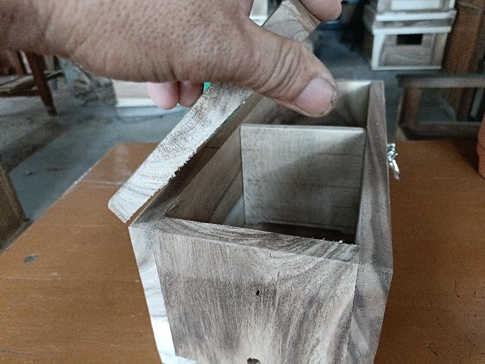 Thùng ong dú gỗ me tây 17*17*40*2-duoc-ban-tai-VẬT TƯ NUÔI ONG VỮNG TOÀN
