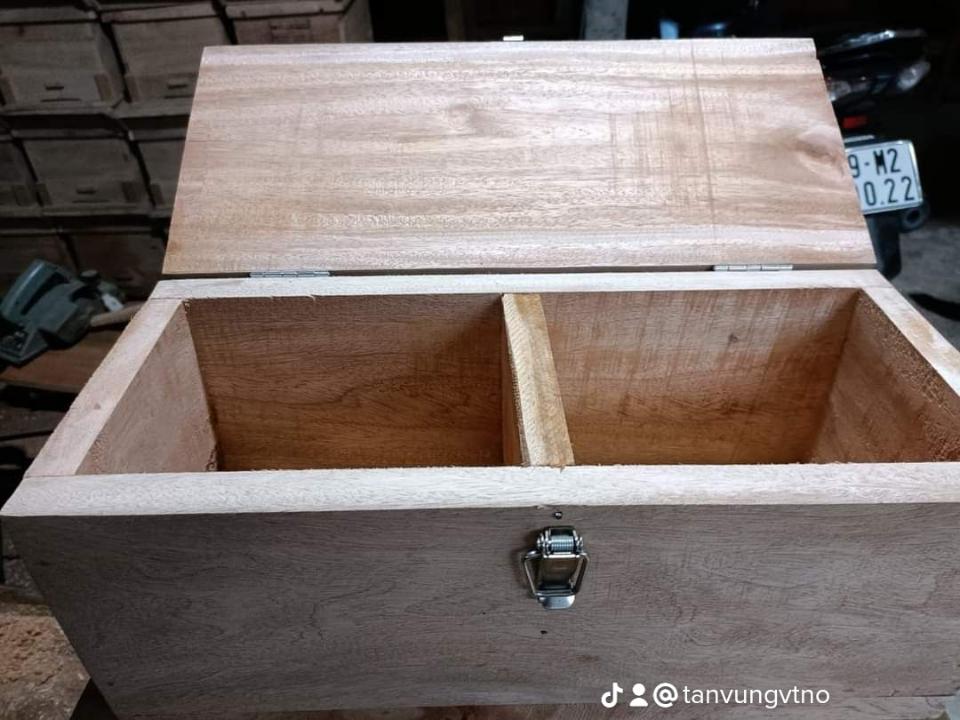 Thùng ong Dú gỗ dầu U 03-duoc-ban-tai-VẬT TƯ NUÔI ONG VỮNG TOÀN