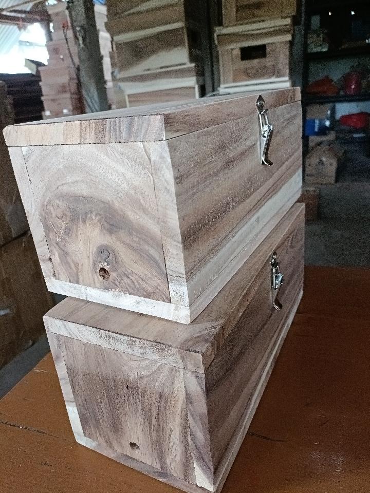 Thùng ong dú gỗ me tây 17*17*40*2-duoc-ban-tai-VẬT TƯ NUÔI ONG VỮNG TOÀN