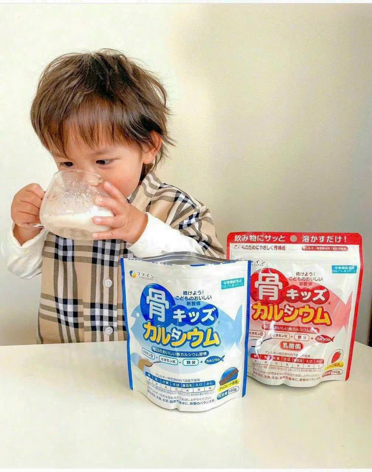 Bột Canxi Cá Tuyết Fine Japan 140g (Hương dâu)-duoc-ban-tai-Mẹ Sóc Shop - Hàng Nhật Nội Địa