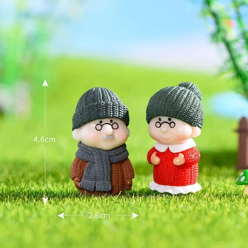 Cặp đôi ông bà đội nón len 2.6x4.4cm-duoc-ban-tai-Thanh Lee Nguyễn( phụ kiện tiểu cảnh).