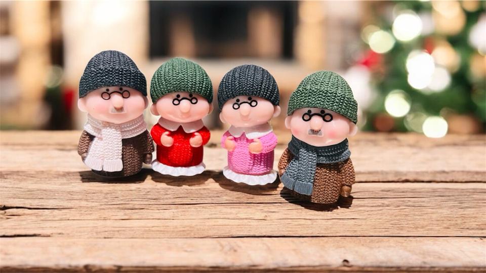 Cặp đôi ông bà đội nón len 2.6x4.4cm-duoc-ban-tai-Thanh Lee Nguyễn( phụ kiện tiểu cảnh).