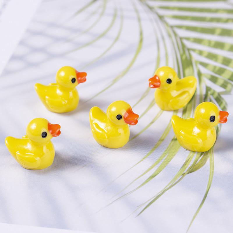 Vịt con mini 1.5x1.7cm-duoc-ban-tai-Thanh Lee Nguyễn( phụ kiện tiểu cảnh).