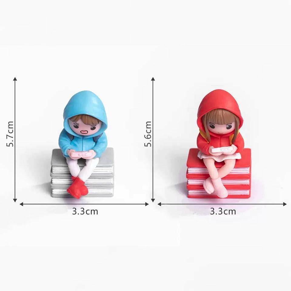  Bé chơi game ( giá đơn )3.2x5.8cm-duoc-ban-tai-Thanh Lee Nguyễn( phụ kiện tiểu cảnh).