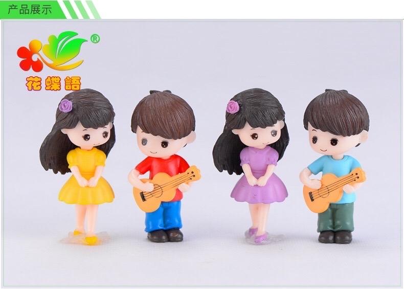 Cặp đôi chơi đàn 5.1x2.9cm-duoc-ban-tai-Thanh Lee Nguyễn( phụ kiện tiểu cảnh).