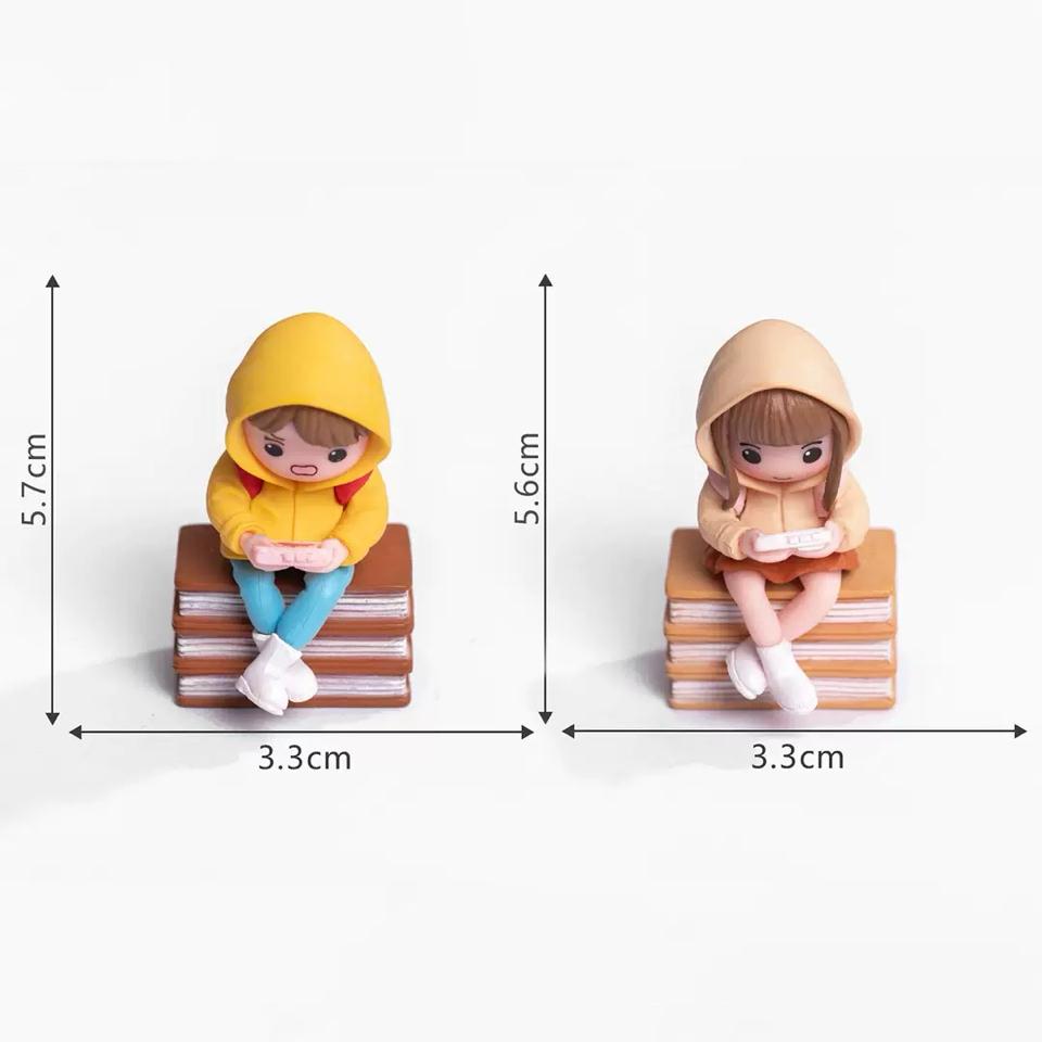  Bé chơi game ( giá đơn )3.2x5.8cm-duoc-ban-tai-Thanh Lee Nguyễn( phụ kiện tiểu cảnh).