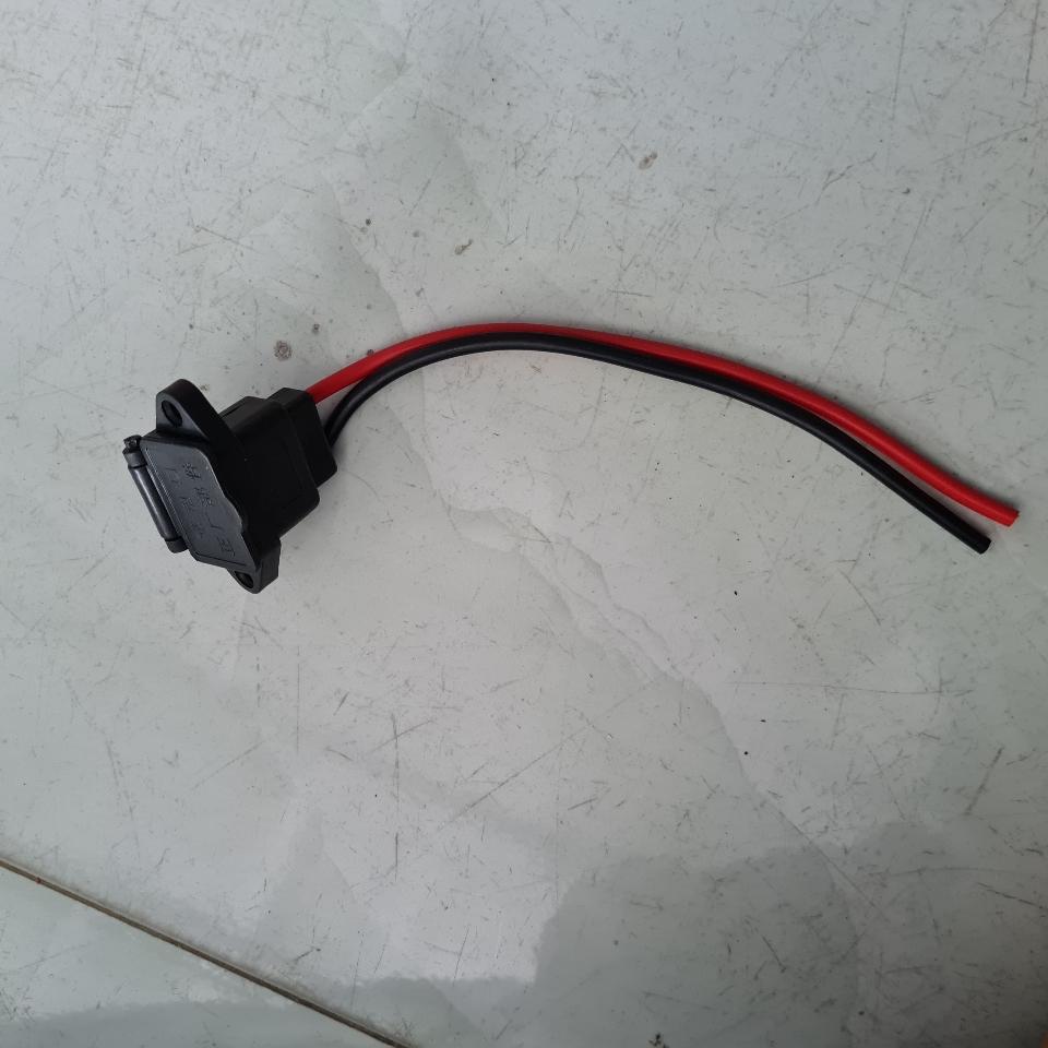 Tẩu nguồn cái có nắp - tẩu sạc cái có nắp-duoc-ban-tai-Xe Điện Nhã Anh 2