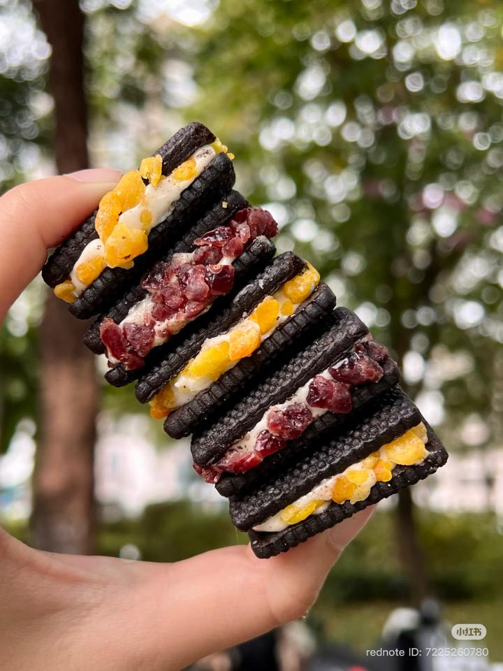 Bánh quy socola kẹp-duoc-ban-tai-Kiêng Bakery