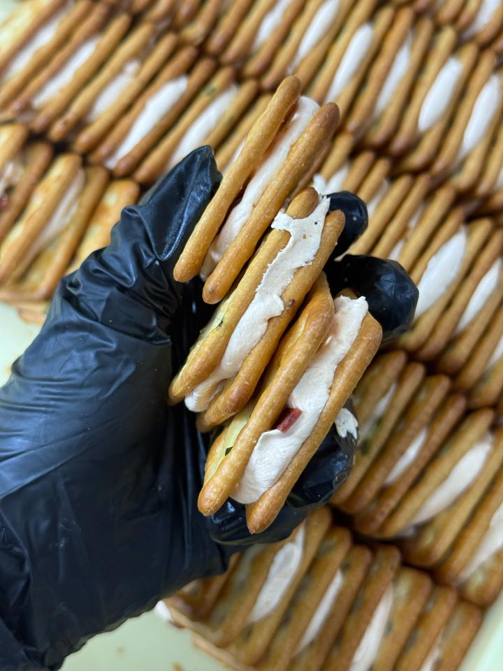 Bánh quy hành phô mai 1kg-duoc-ban-tai-Kiêng Bakery