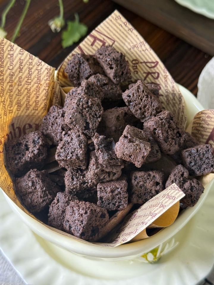 Quy brownie giòn 200g-duoc-ban-tai-Kiêng Bakery