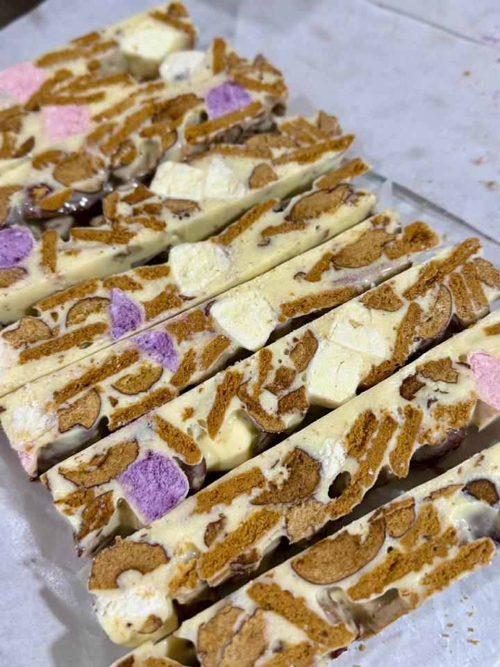 Bông Tuyết Táo đỏ 1kg-duoc-ban-tai-Kiêng Bakery