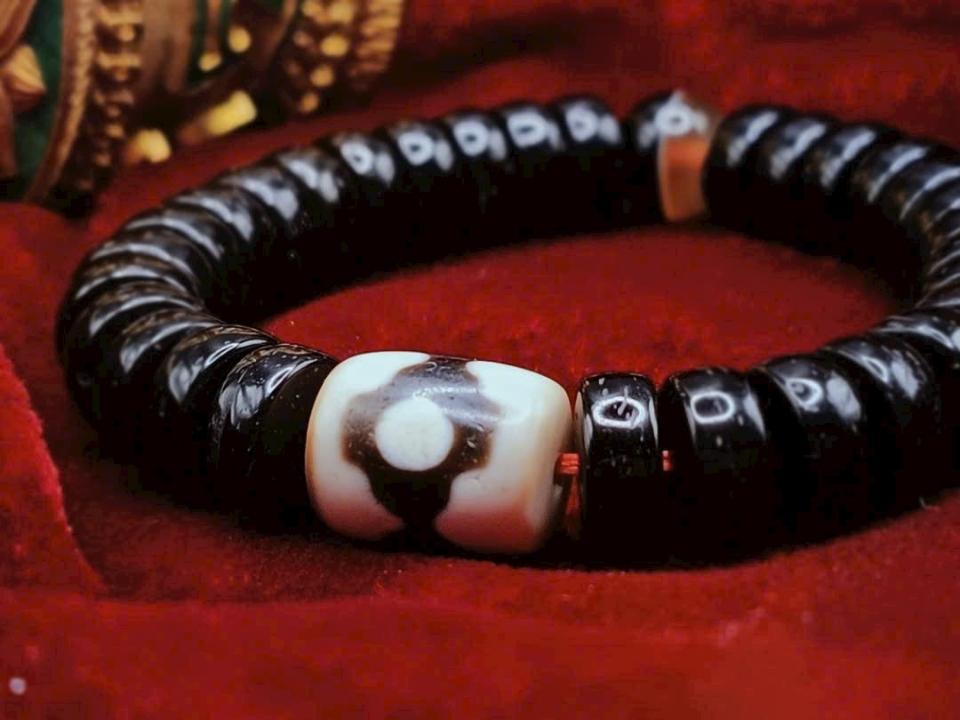 Vòng Dzi 3 Mắt + Nanh hổ -duoc-ban-tai-Dzi Trâm Lê