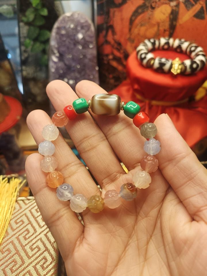Dzi nanh hổ mix mã não -duoc-ban-tai-Dzi Trâm Lê