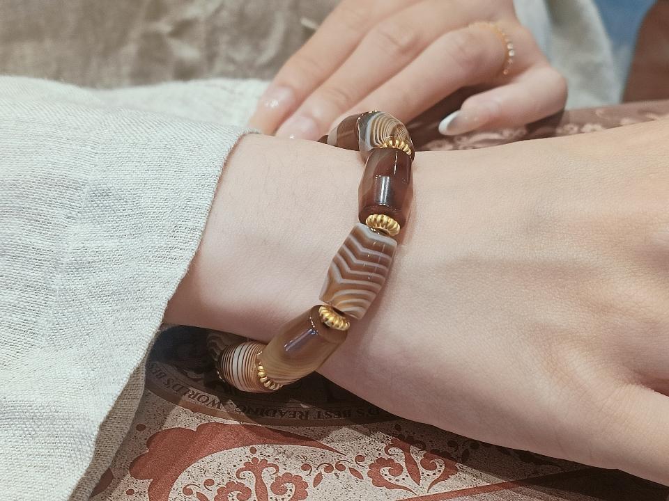 Vòng mã não cổ -duoc-ban-tai-Dzi Trâm Lê