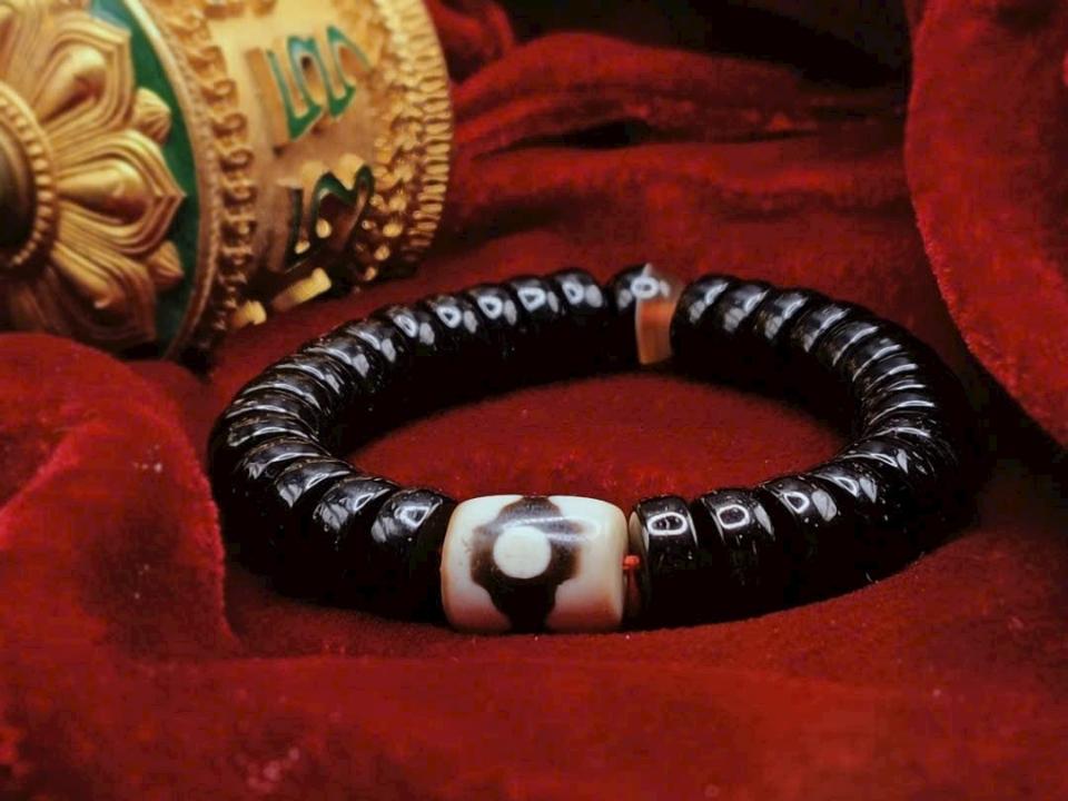 Vòng Dzi 3 Mắt + Nanh hổ -duoc-ban-tai-Dzi Trâm Lê