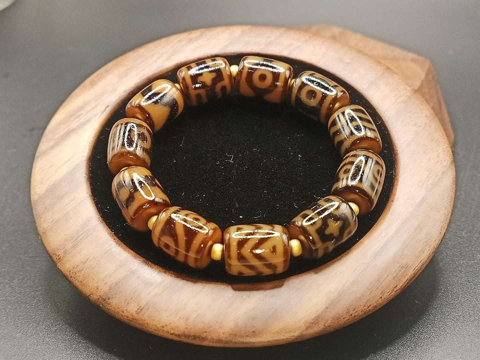 Vòng Dzi Tibet Lhasa -duoc-ban-tai-Dzi Trâm Lê