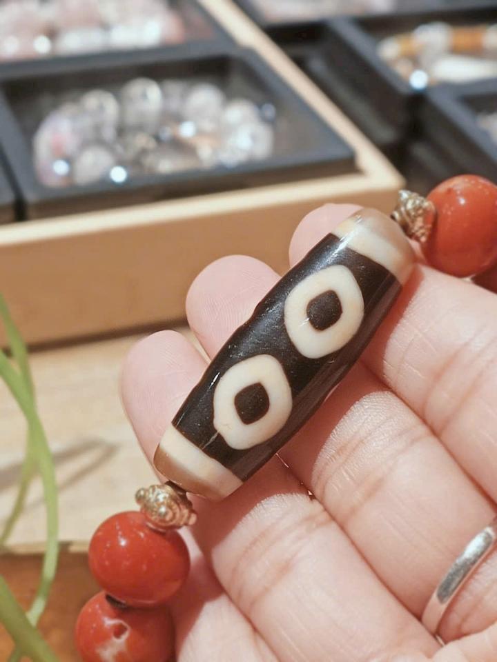 Dzi 3 Mắt tibet mix san hô -duoc-ban-tai-Dzi Trâm Lê