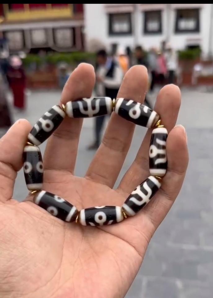 Vòng dzi quý nhân Tibet-duoc-ban-tai-Dzi Trâm Lê