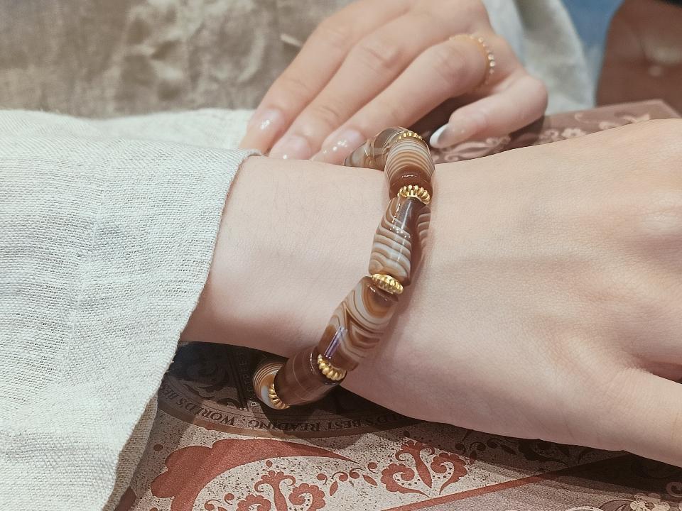 Vòng mã não cổ -duoc-ban-tai-Dzi Trâm Lê