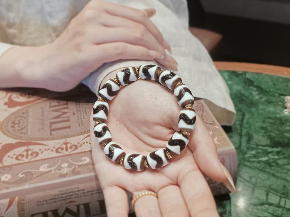 Dzi Nanh hổ tibet 5 ( kèm video gia trì) -duoc-ban-tai-Dzi Trâm Lê