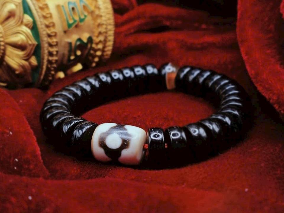 Vòng Dzi 3 Mắt + Nanh hổ -duoc-ban-tai-Dzi Trâm Lê