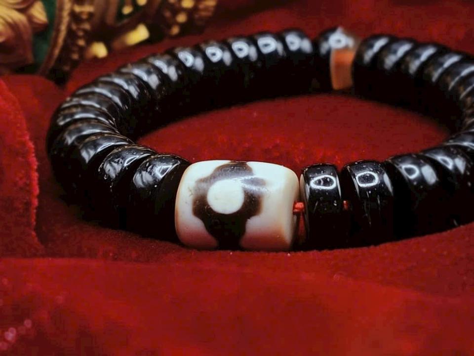 Vòng Dzi 3 Mắt + Nanh hổ -duoc-ban-tai-Dzi Trâm Lê