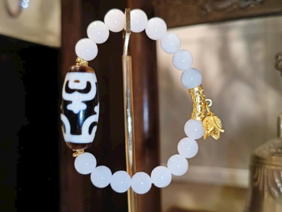 Dzi Tứ Bảo Bình Tibet 5-duoc-ban-tai-Dzi Trâm Lê