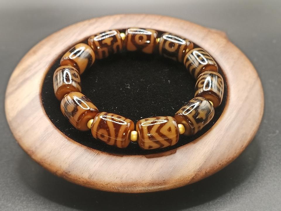 Vòng Dzi Tibet Lhasa -duoc-ban-tai-Dzi Trâm Lê