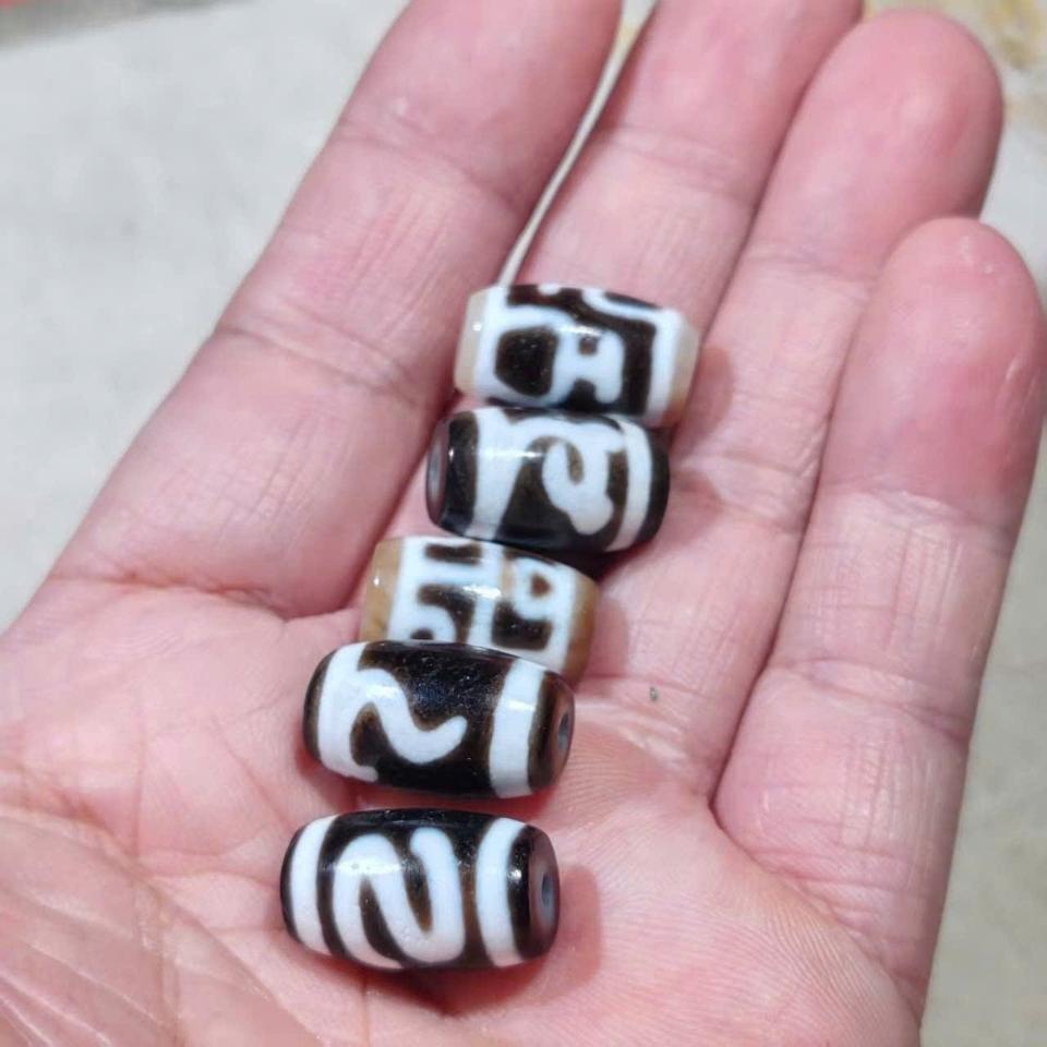 Dzi tini -duoc-ban-tai-Dzi Trâm Lê