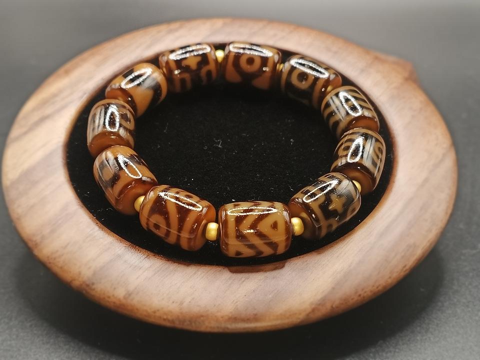 Vòng Dzi Tibet Lhasa -duoc-ban-tai-Dzi Trâm Lê