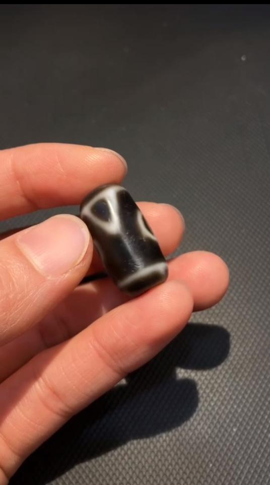 Dzi 2 mắt Nanh hổ-duoc-ban-tai-Dzi Trâm Lê