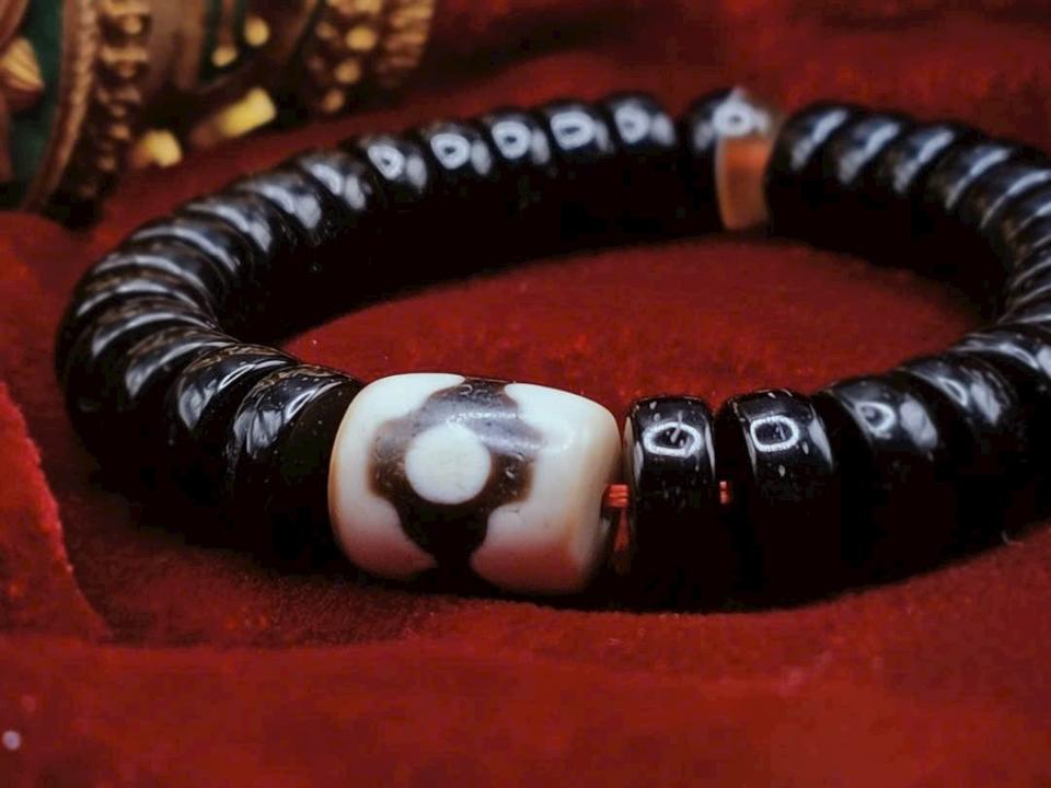 Vòng Dzi 3 Mắt + Nanh hổ -duoc-ban-tai-Dzi Trâm Lê