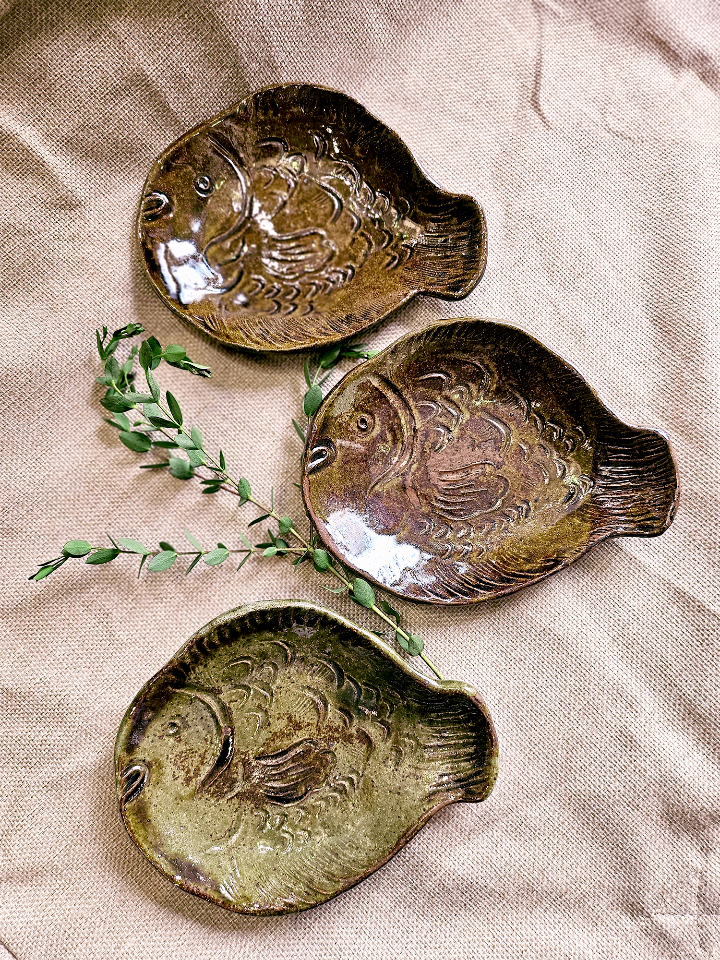 Đĩa cá nước ngọt-duoc-ban-tai-Komorebi Pottery