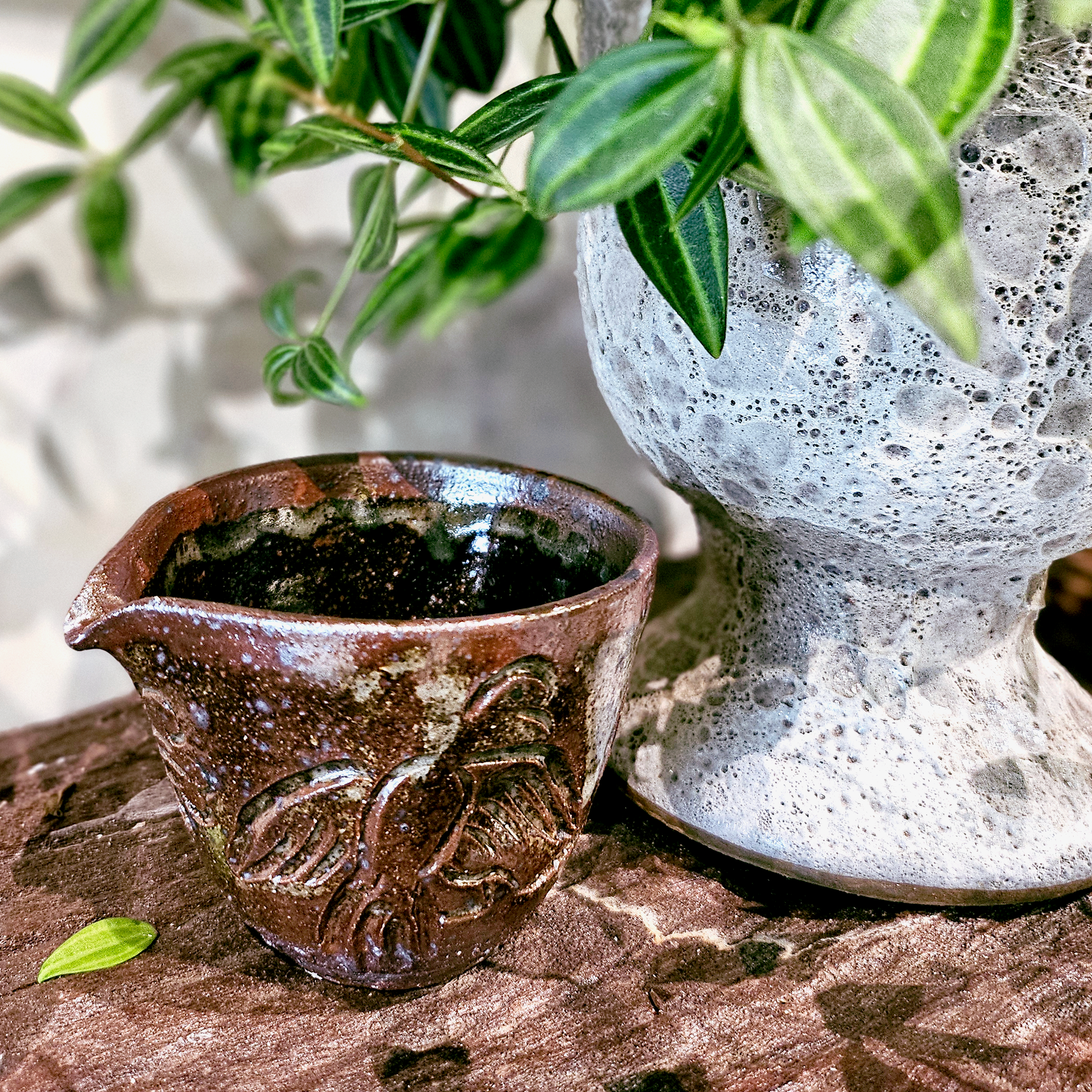 Chén Tống nụ cúc và chim-duoc-ban-tai-Komorebi Pottery