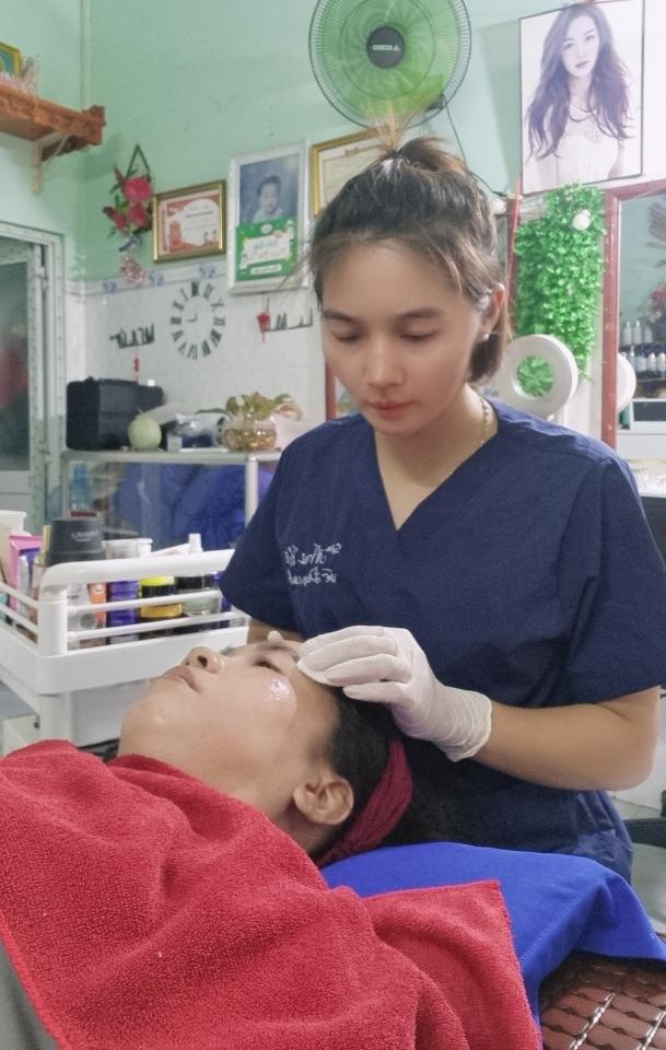 Nặn mụn -duoc-ban-tai-Như Hội Cosmetics
