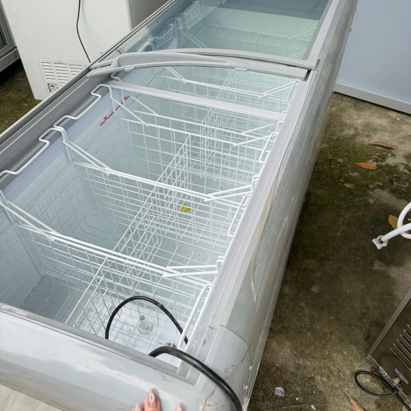Tủ đông kính Sanden SNC 0515 ( 880/520L lướt 95%)-duoc-ban-tai-Điện Máy Thiên Gia Hân