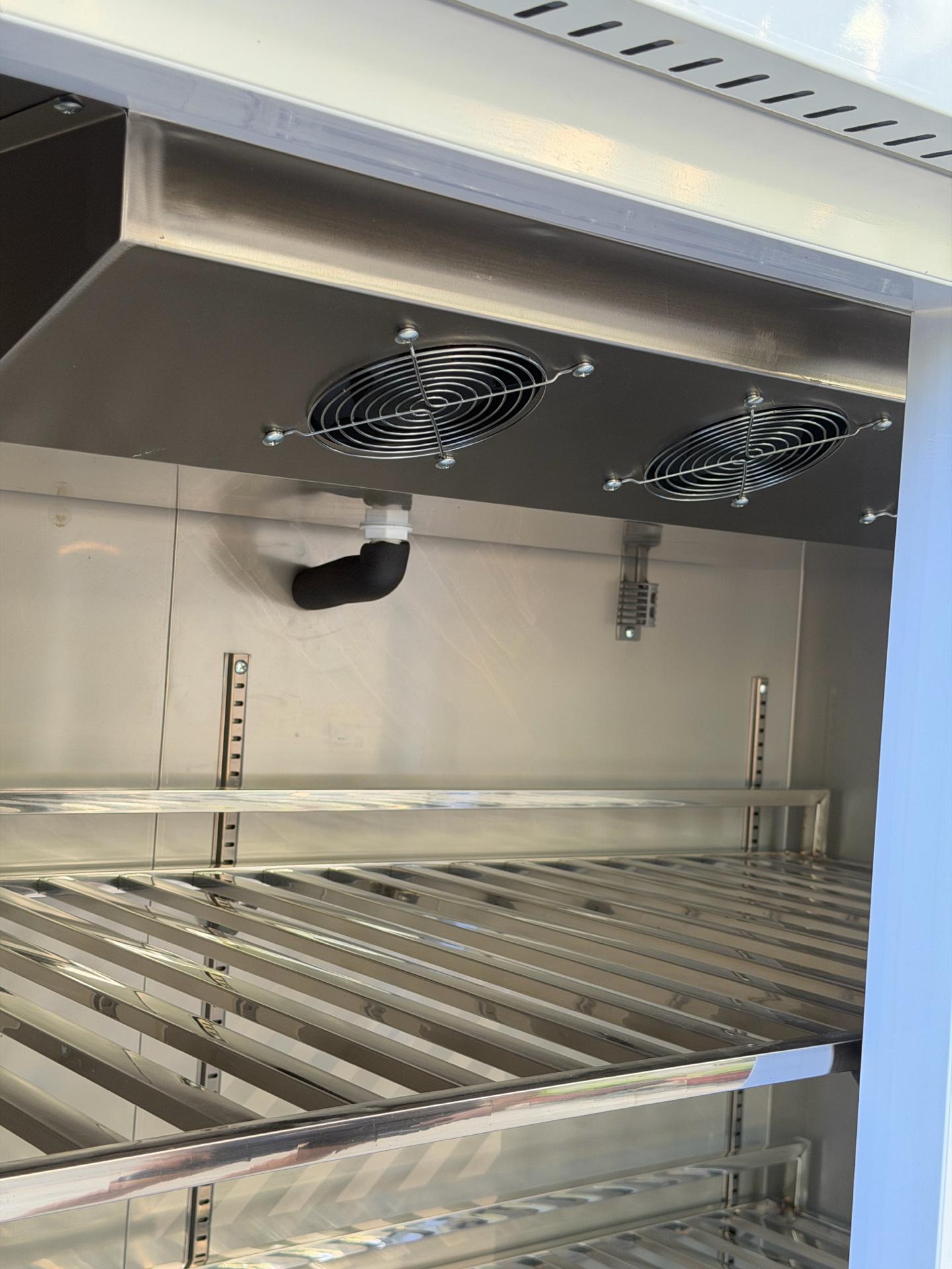 Tủ đông 4 cánh inox Goldcool 1088 Lít quạt gió new-duoc-ban-tai-Điện Máy Thiên Gia Hân