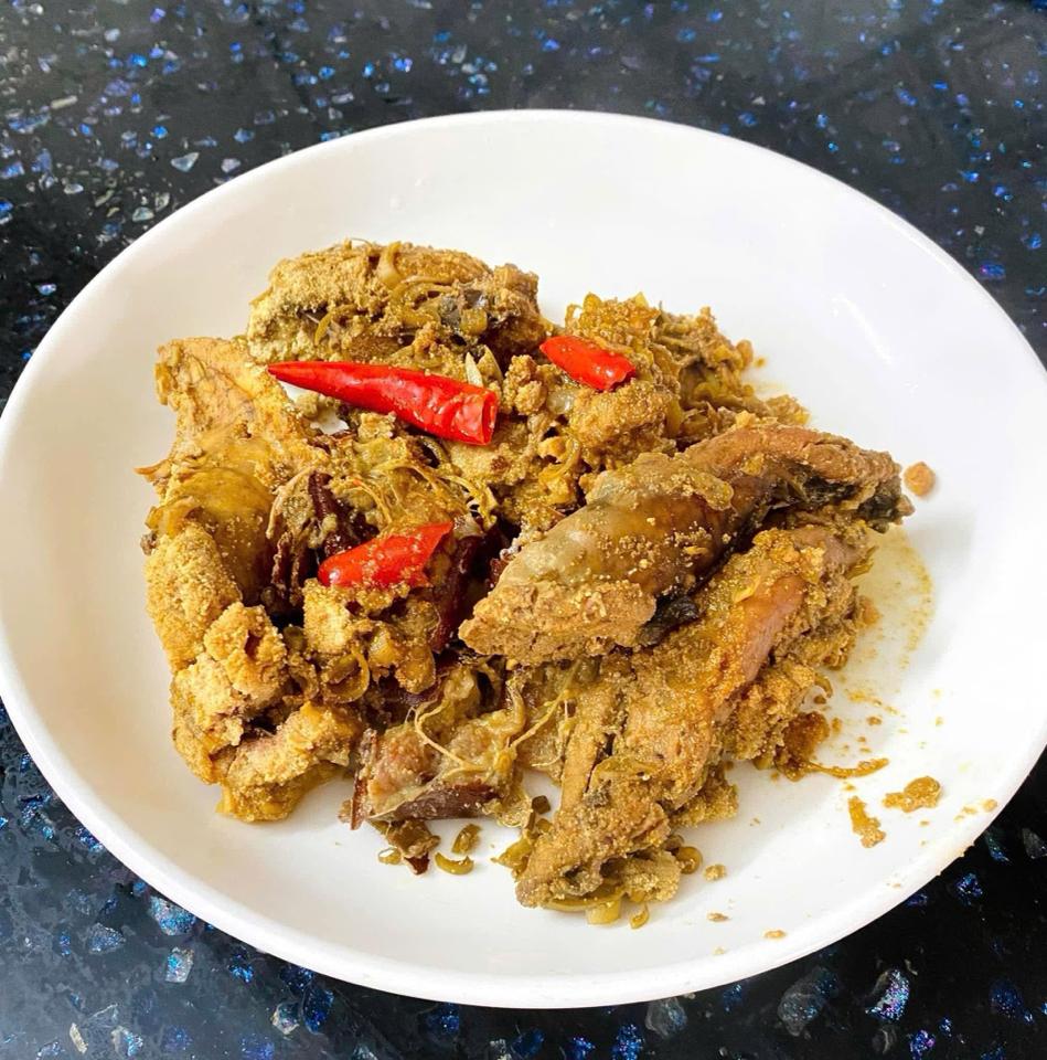 Trứng cá thu-duoc-ban-tai-HẢI SẢN CẨM