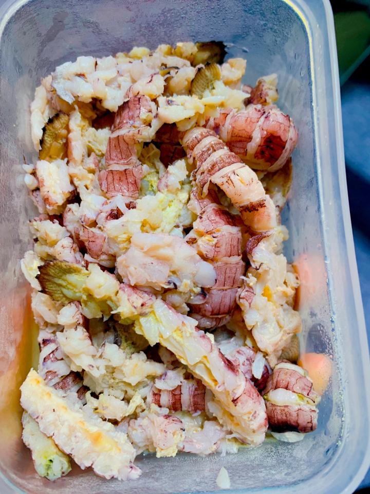 Bề vỡ-duoc-ban-tai-HẢI SẢN CẨM