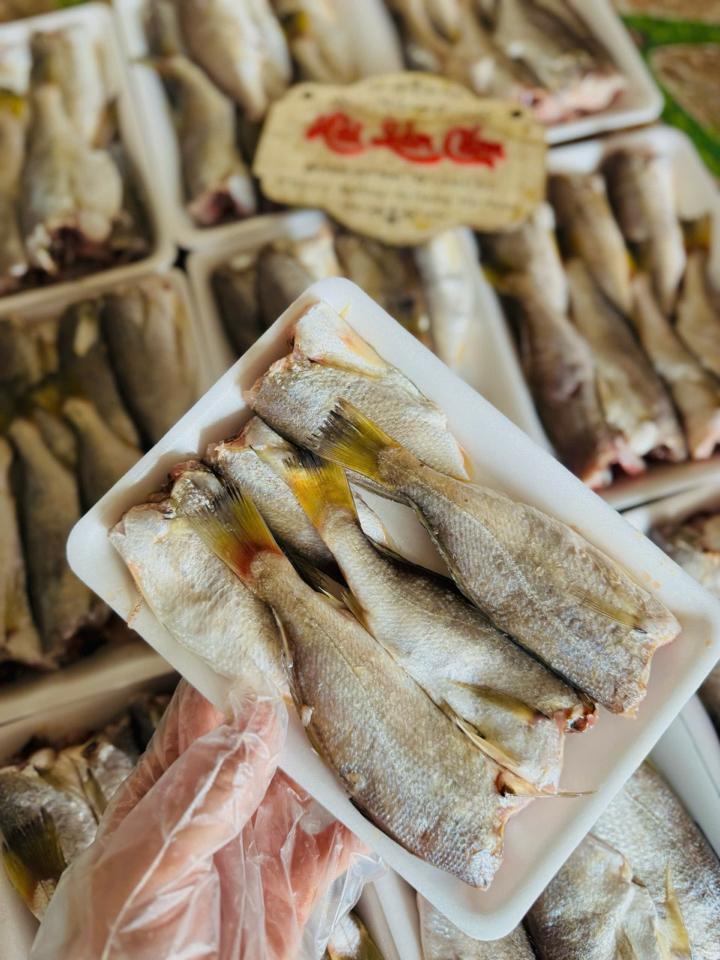 cá đù tươi-duoc-ban-tai-HẢI SẢN CẨM