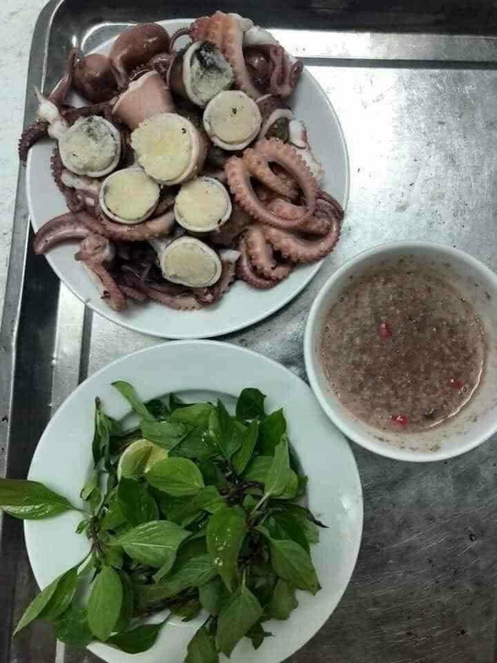 Bạch tuộc trứng-duoc-ban-tai-HẢI SẢN CẨM