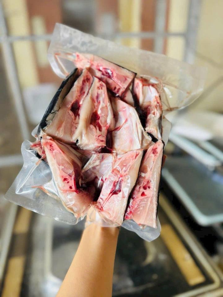 Đầu cá thu làm sạch-duoc-ban-tai-HẢI SẢN CẨM