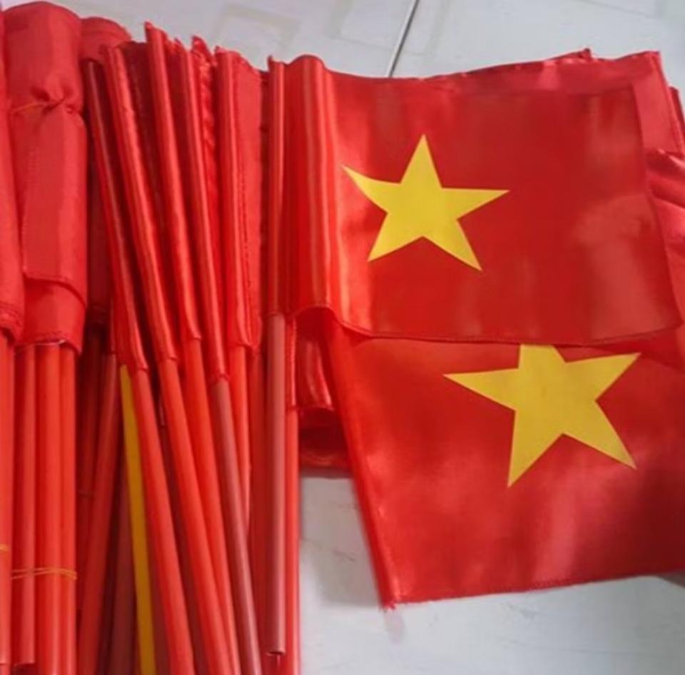 Cờ Việt Nam cầm tay in 1 mặt-duoc-ban-tai-KHO SỈ MINH TUỆ