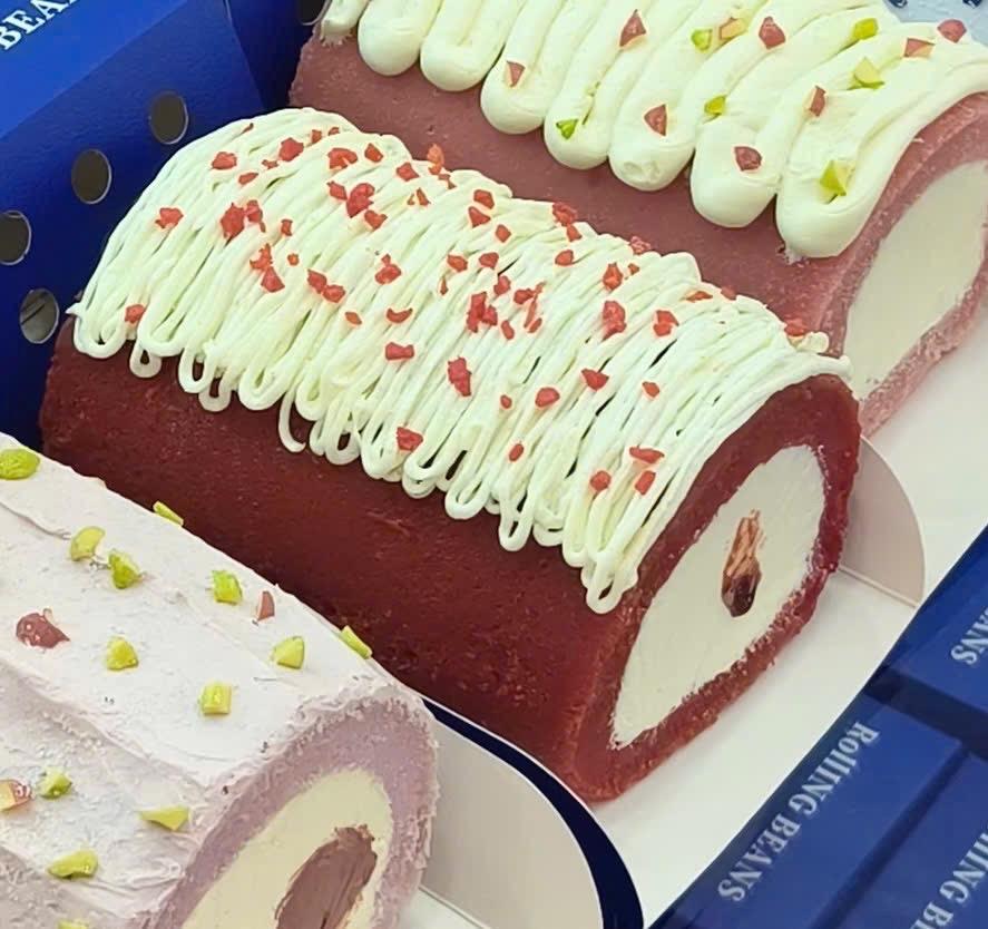 Rolling Red Velvet-duoc-ban-tai-THE350F HANOI BY GC