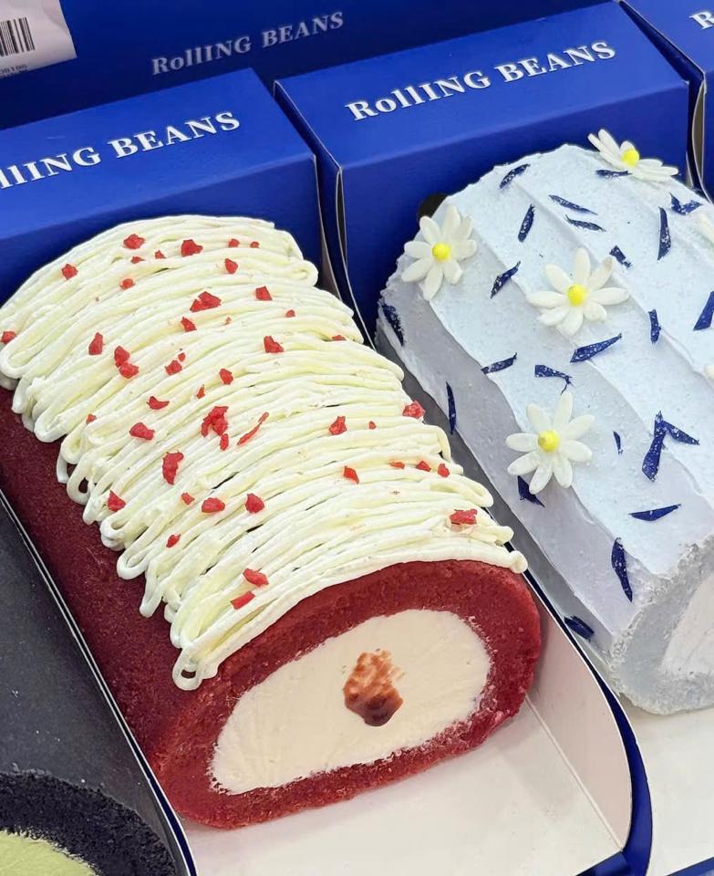 Rolling Red Velvet-duoc-ban-tai-THE350F HANOI BY GC