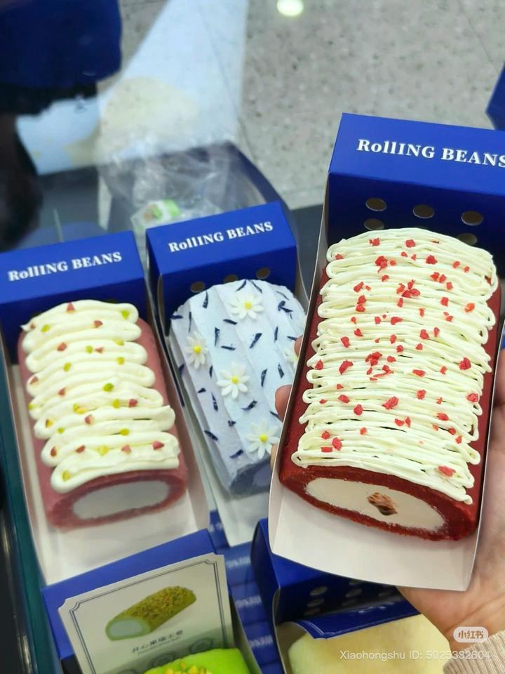 Rolling Red Velvet-duoc-ban-tai-THE350F HANOI BY GC