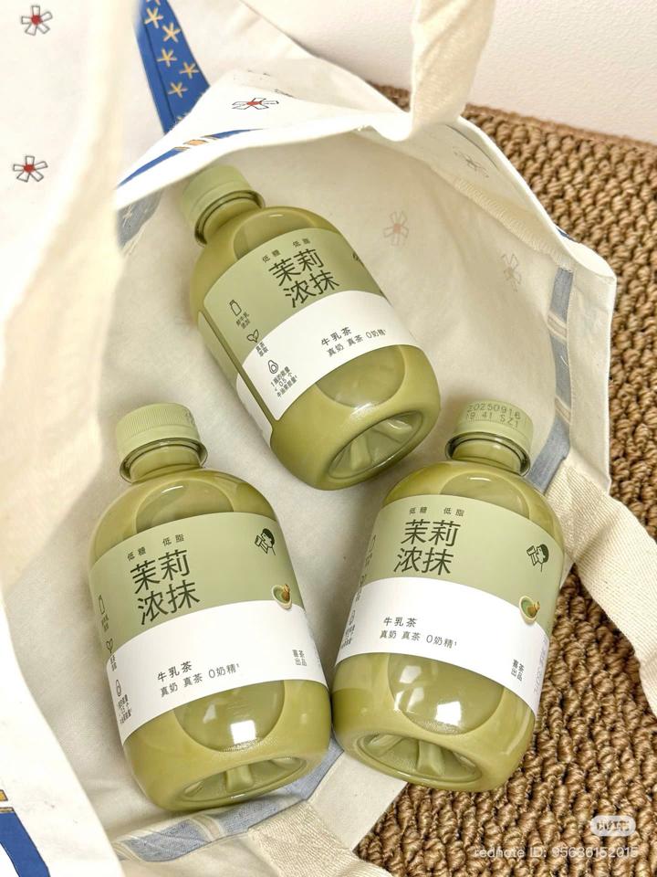 HEYTEA đóng chai vị Matcha-duoc-ban-tai-THE350F HANOI BY GC